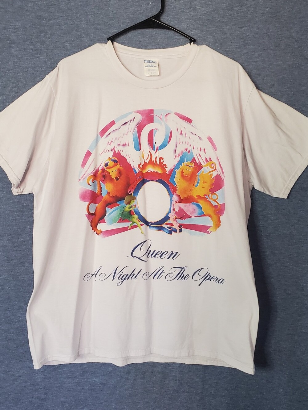 Queen - “A Night At The Opera” T-shirt Memorabilia Rock Band Collection Large